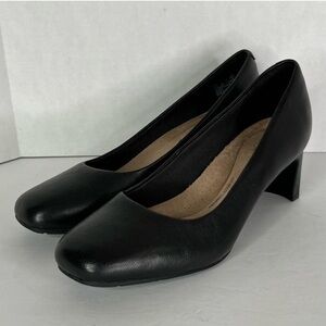 Clarks Kendall Iris Women’s Black Leather Pumps – Size 8M – Runs Big